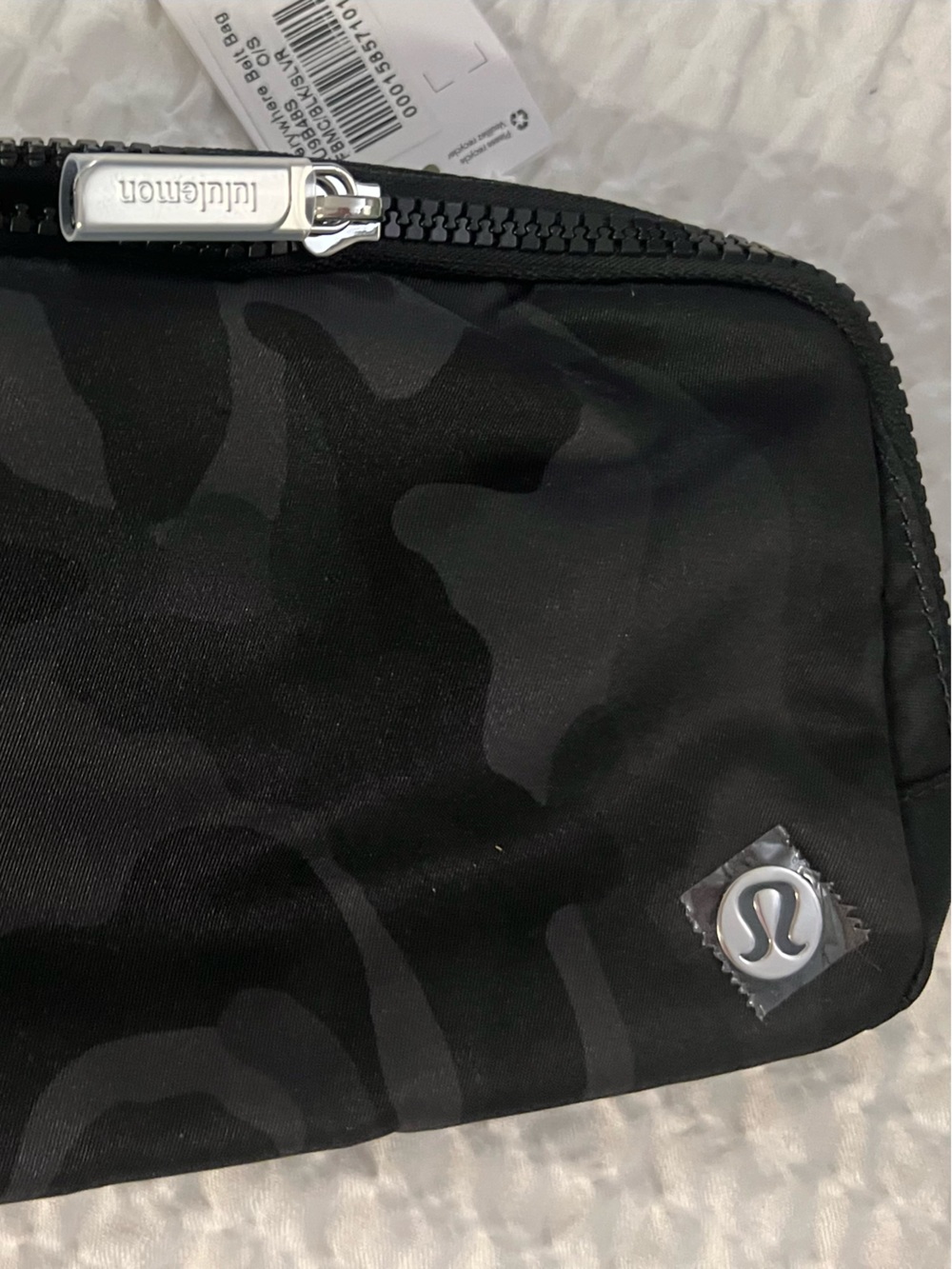 Lululemon Everywhere Belt Bag 1L Black Floral Camo Multi NWT - Picture 3 of 5